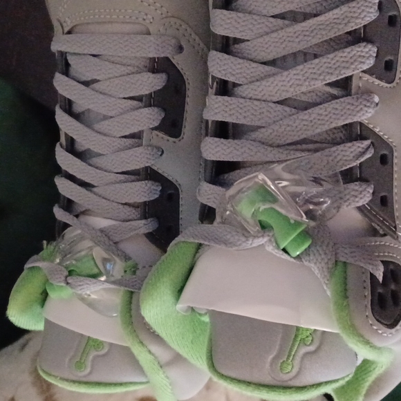 Jordans " green bean" addition sz 5Y - Picture 5 of 12
